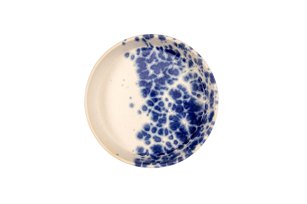White deep plate with blue reactive dots 18cm