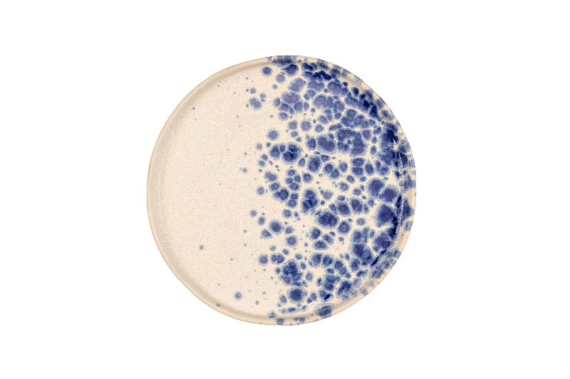 White dessert plate with blue reactive dots 20.5cm